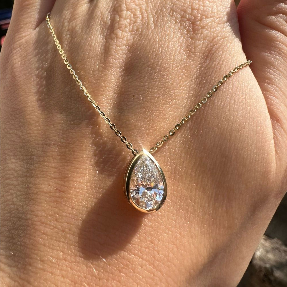 1‑4CT Pear Cut Bezel Set Moiss - огляд і ціна Bezels Set Pendant