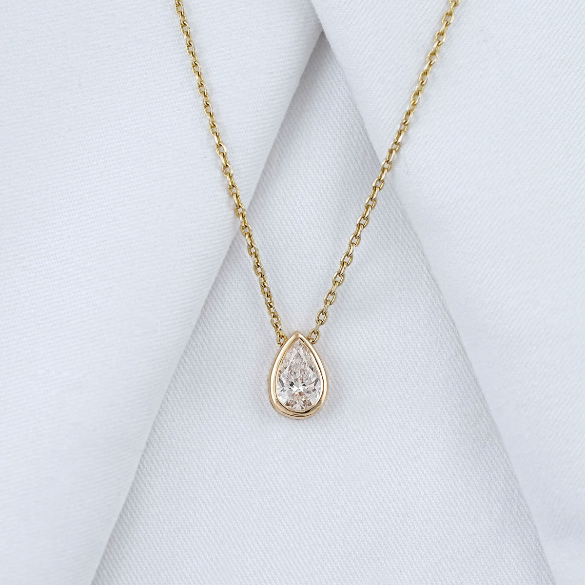 1‑4CT Pear Cut Bezel Set Moiss - огляд і ціна Bezels Set Pendant